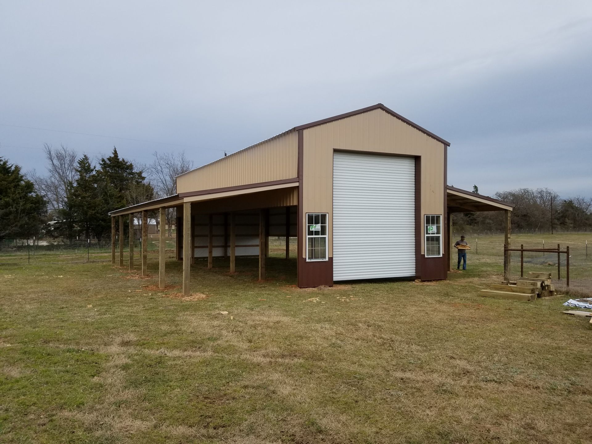 A sturdy barn under Texas sky, sunny weather